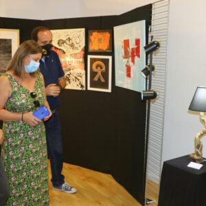 La exposición ‘El Ejido Mar de Arte’ conjuga los símbolos de la provincia, el paisajismo del mar y la importancia del reciclaje a través de una llamativa muestra