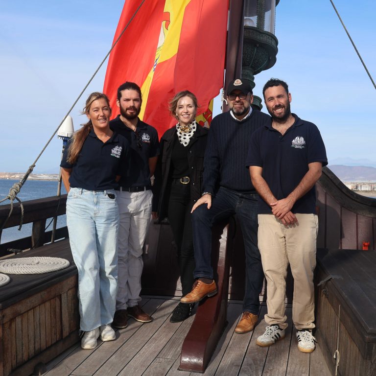 El Galeón Andalucía echa el amarre en Almerimar y abre las puertas de la historia a la ciudadanía