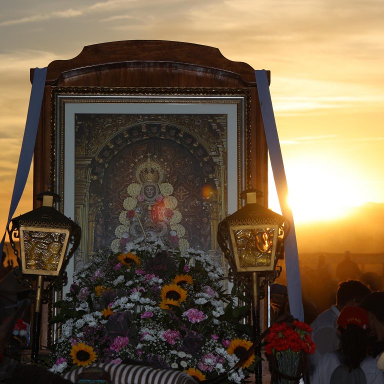 Fervor rociero y cultura popular se dan la mano en la VIII Romería-Convivencia de Guardias Viejas a Almerimar