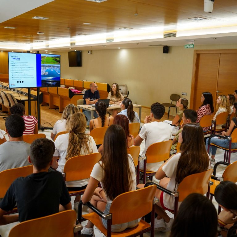 Una decena de alumnos Toulon visita El Ejido en el marco del proyecto Erasmus+ del IES Murgi