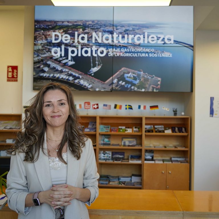 El Ejido apuesta por la digitalización en la costa y en la Oficina de Turismo para tomar impulso como destino turístico inteligente