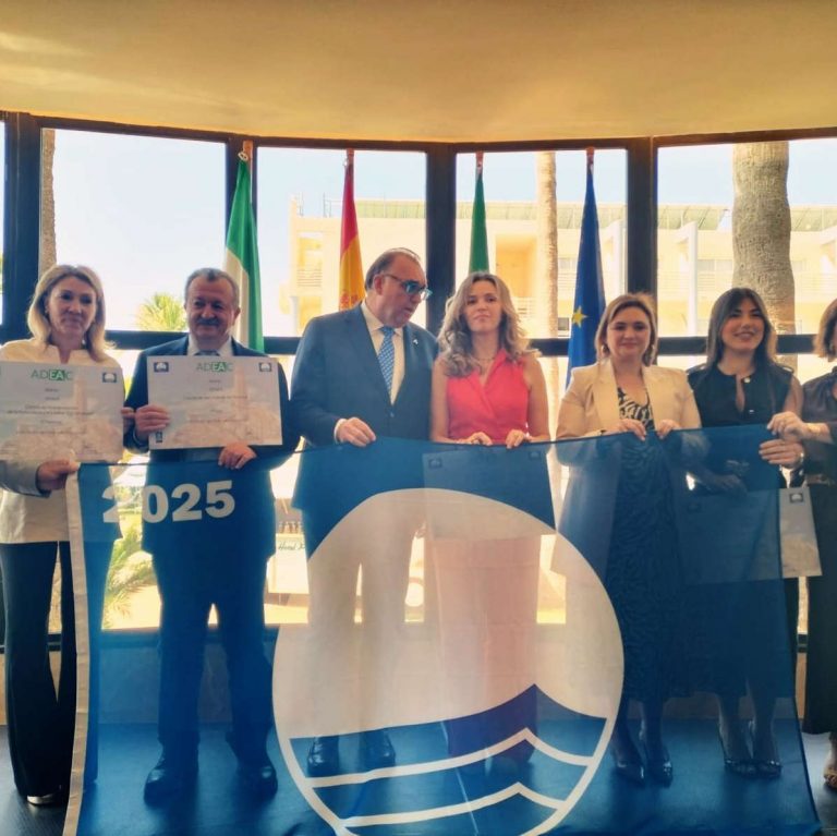 El Ejido renueva todas sus banderas azules