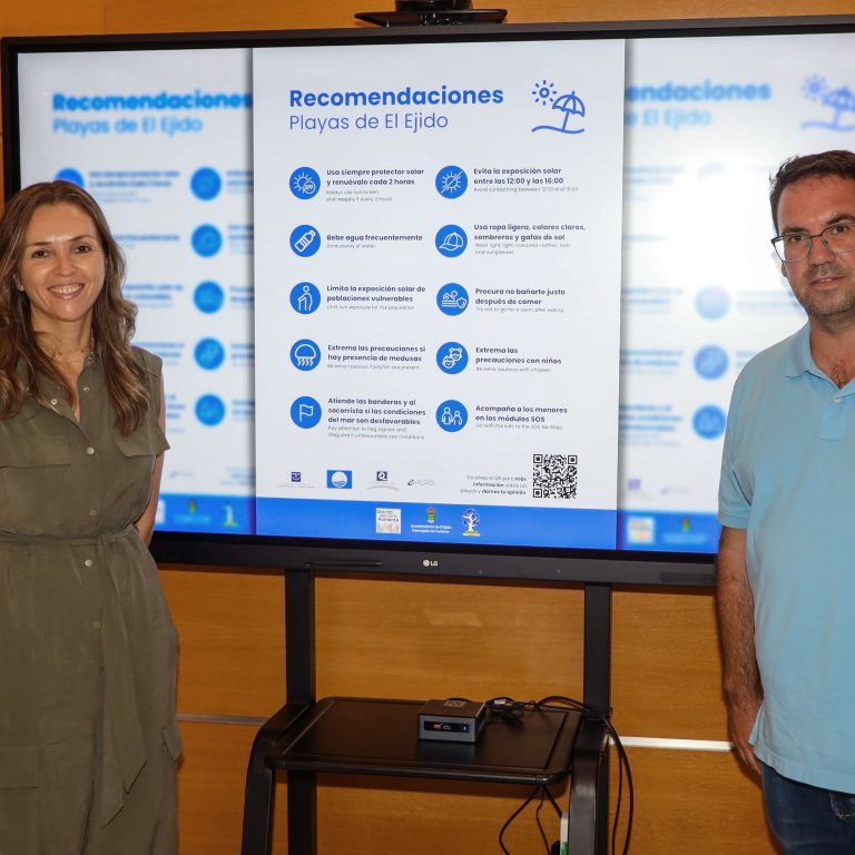 Ayuntamiento de El Ejido y Distrito Sanitario Poniente conciencian sobre la importancia de la prevención solar con la campaña ‘Cuídate en la playa’